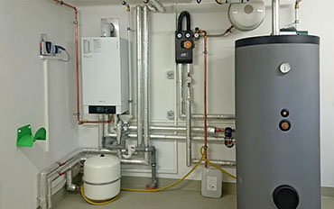 Viessmann Vitodens 200 Gasbrennwertheizungsanlage mit solarer Brauchwasserbereitung